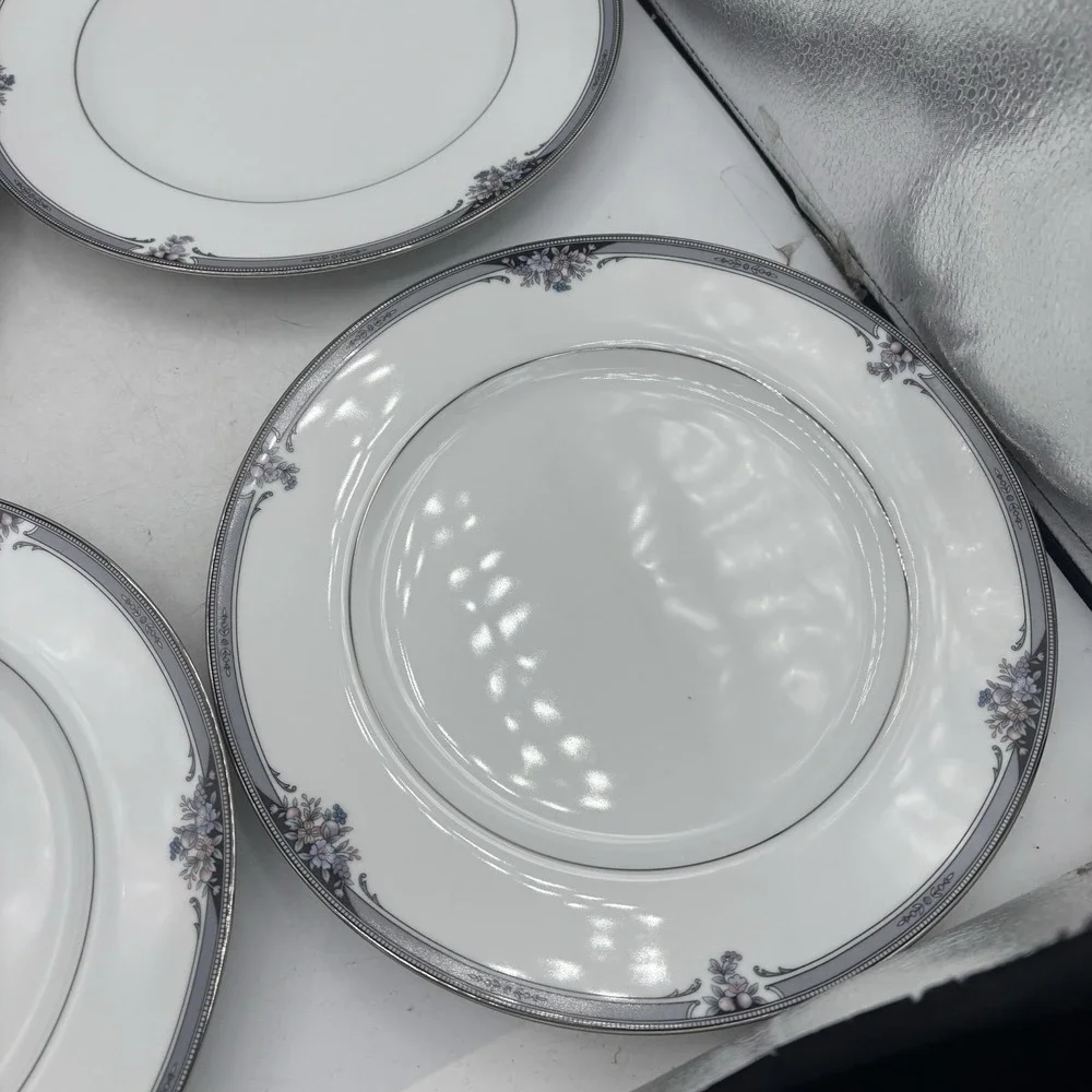 Noritake Dinner Plates Squirewood 4013 Dishes 10.5
